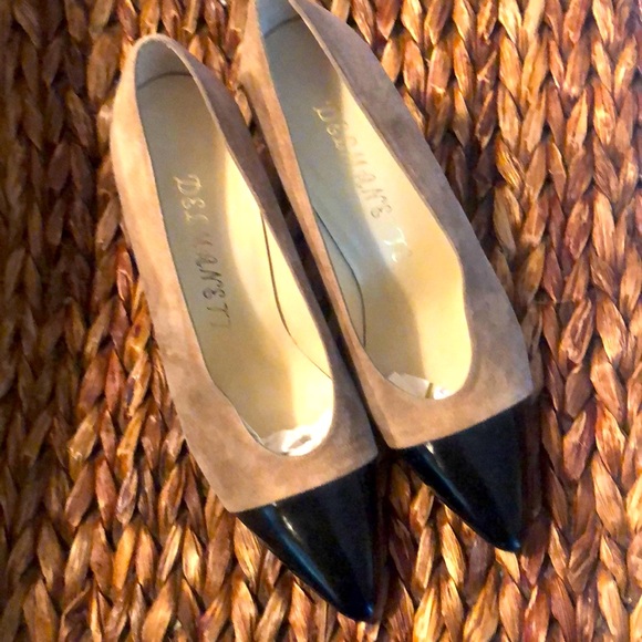 SOLD!! Delmannette Tan suede with Black patent toe heels - Picture 2 of 7